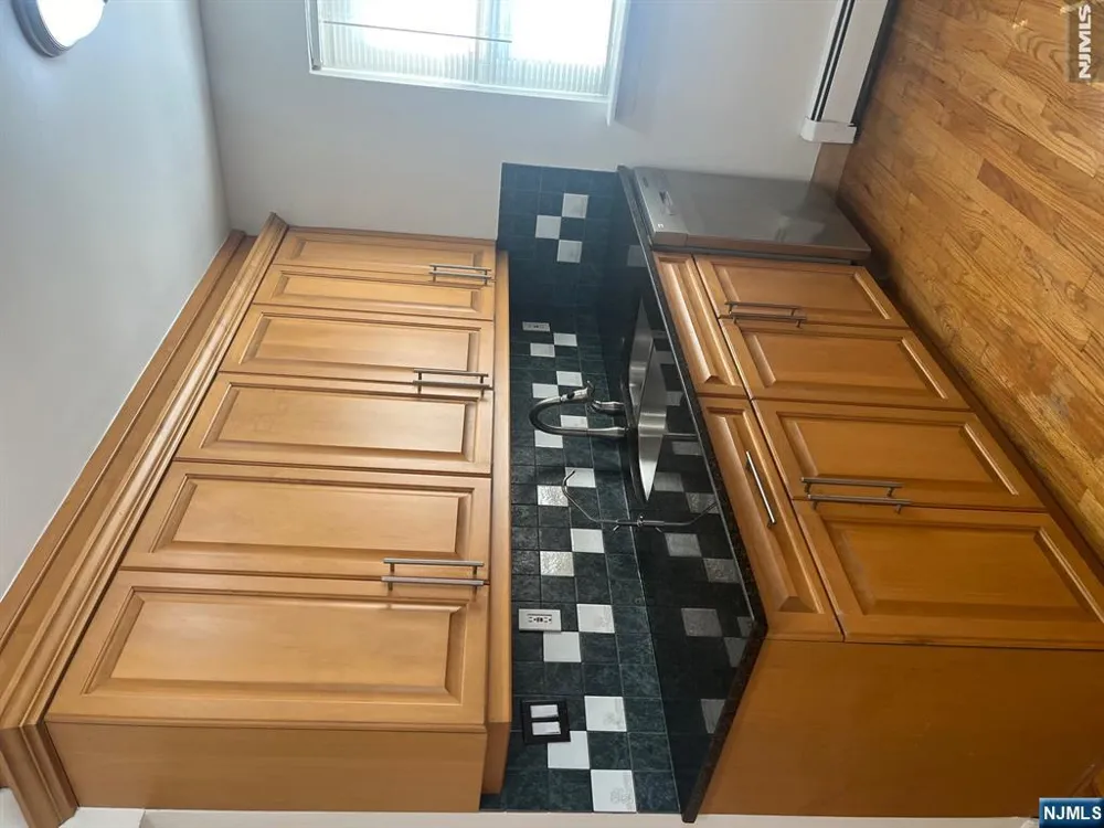 300 E Homestead Avenue B 8 Palisades Park, NJ 07650