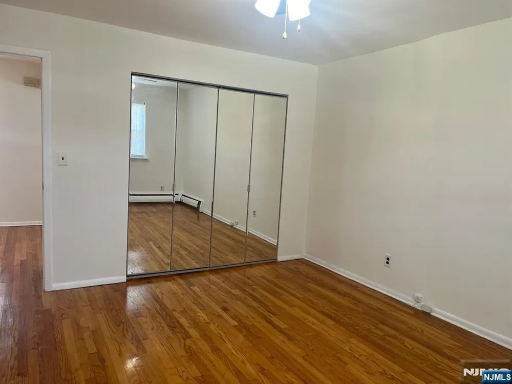 300 E Homestead Avenue B 8 Palisades Park, NJ 07650