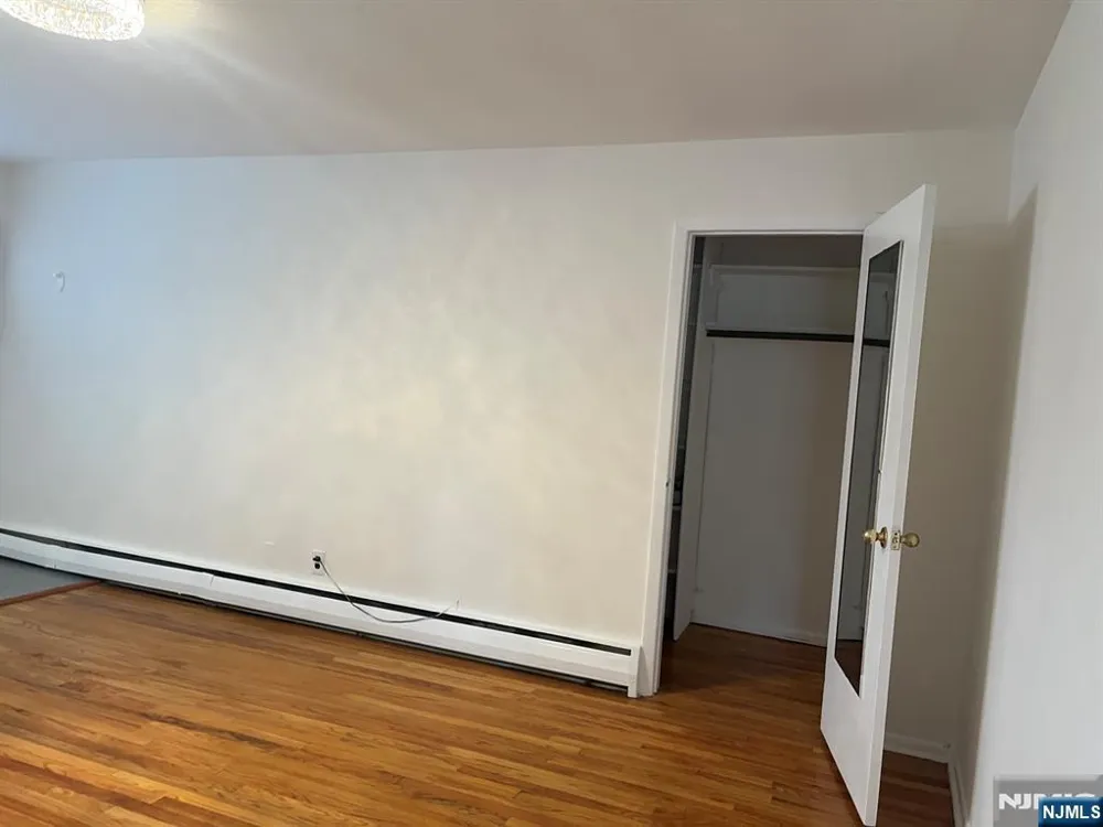 300 E Homestead Avenue B 8 Palisades Park, NJ 07650