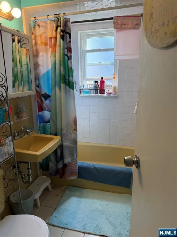 68 Montgomery Street 3 Bloomfield, NJ 07003