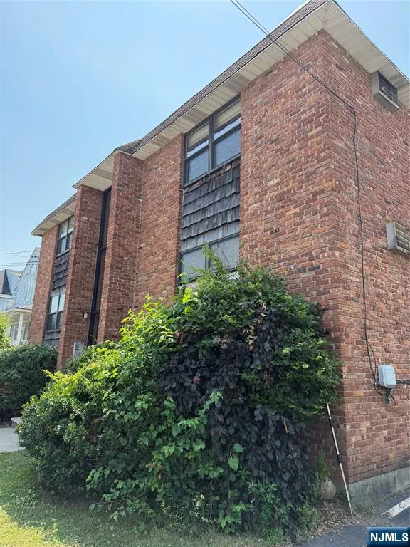 68 Montgomery Street 3 Bloomfield, NJ 07003