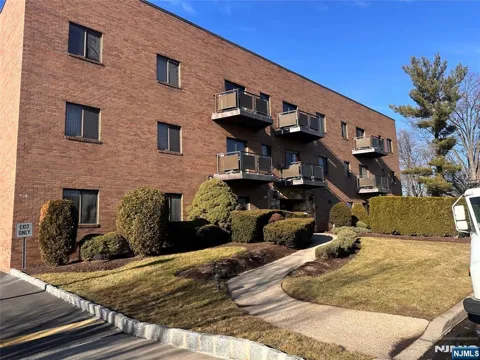 279 Clark Street C3