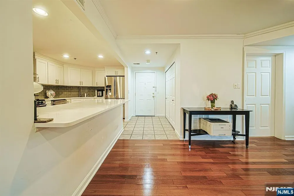 306 Smith Court R306 Edgewater, NJ 07020