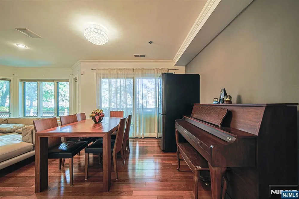 306 Smith Court R306 Edgewater, NJ 07020