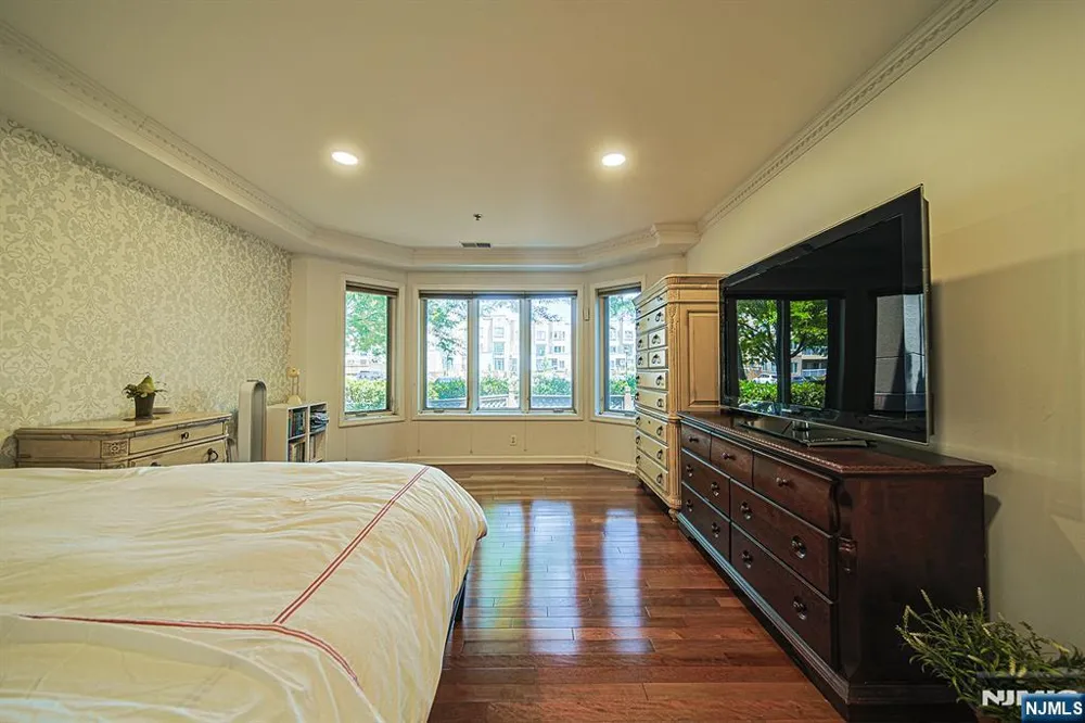 306 Smith Court R306 Edgewater, NJ 07020