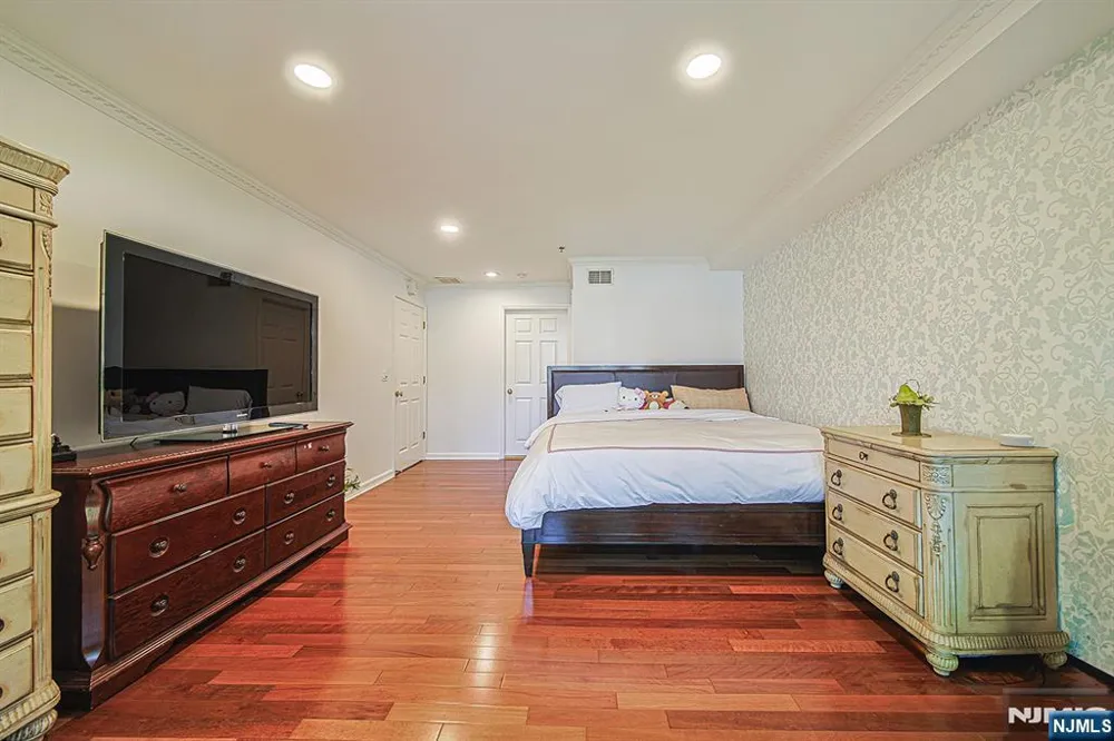 306 Smith Court R306 Edgewater, NJ 07020