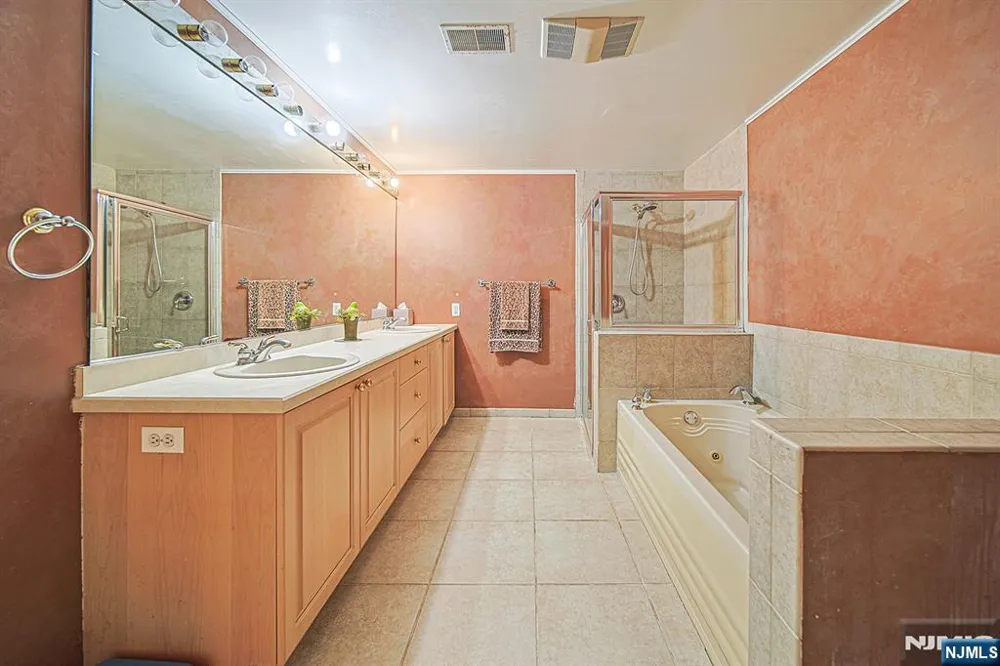 306 Smith Court R306 Edgewater, NJ 07020