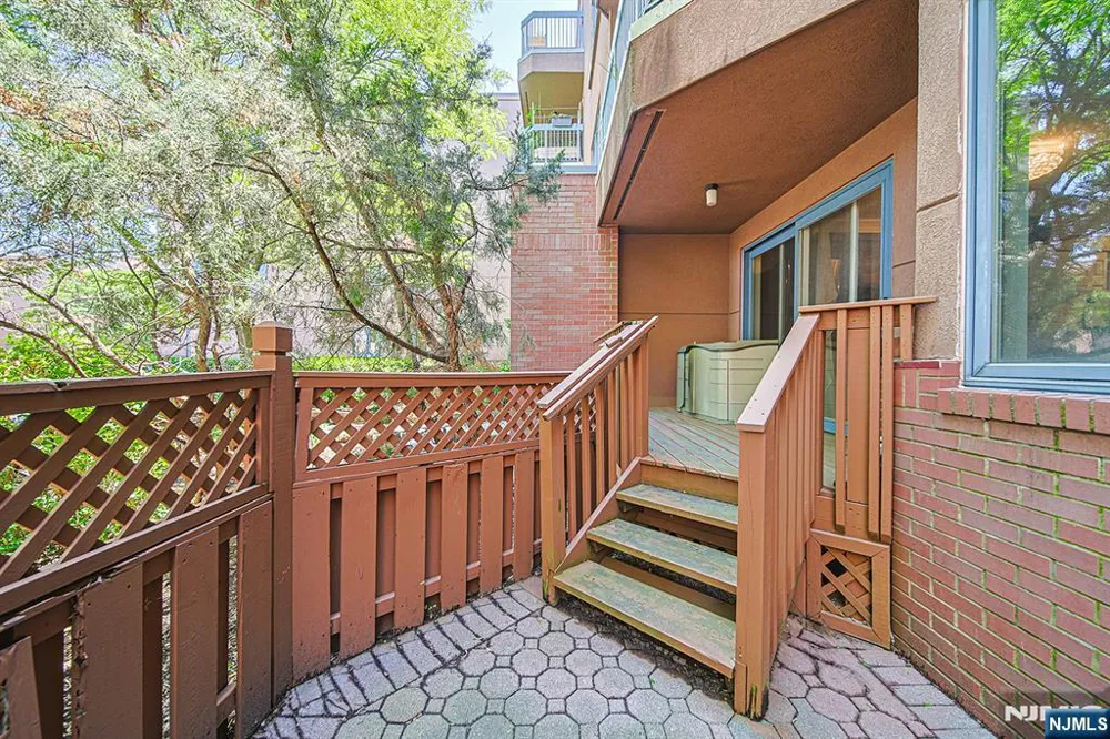 306 Smith Court R306 Edgewater, NJ 07020