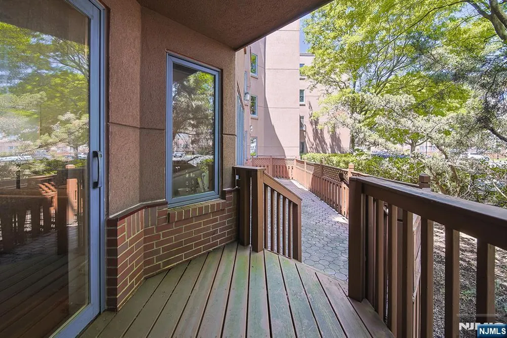 306 Smith Court R306 Edgewater, NJ 07020