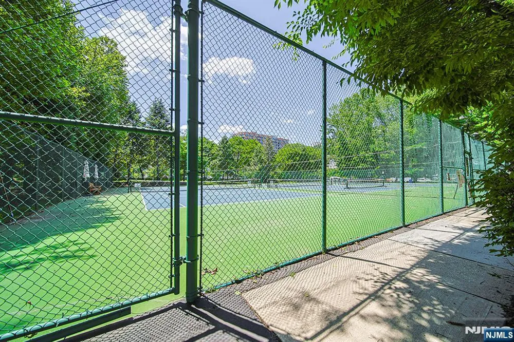 306 Smith Court R306 Edgewater, NJ 07020