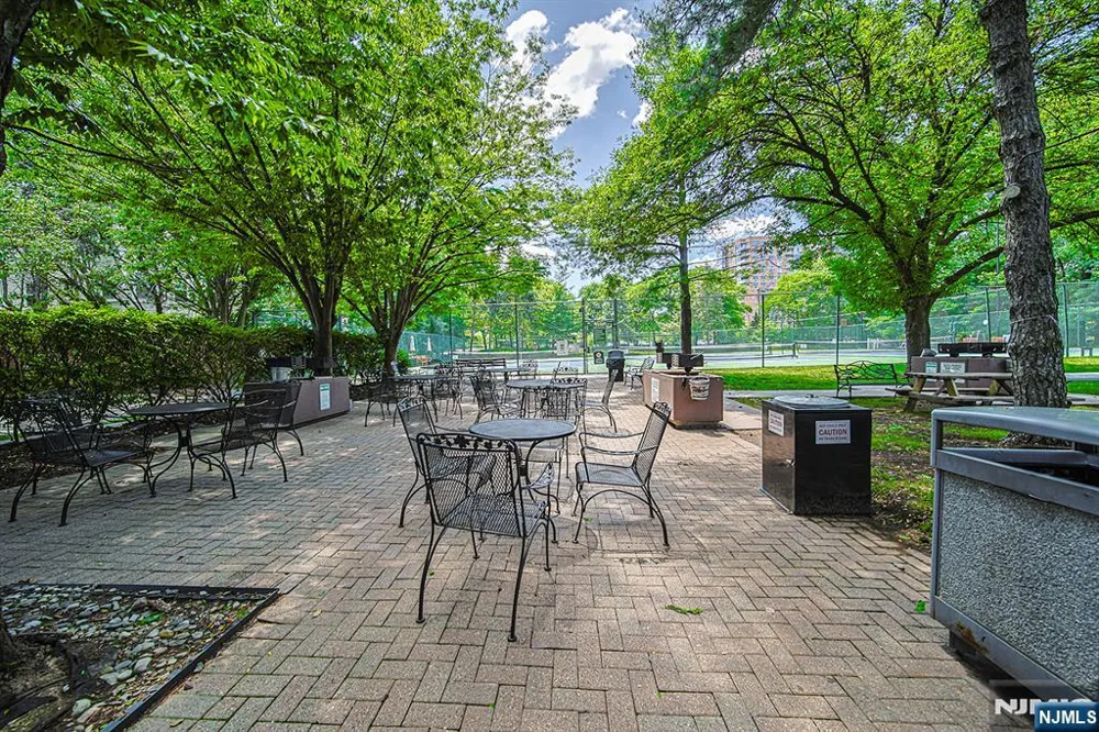 306 Smith Court R306 Edgewater, NJ 07020