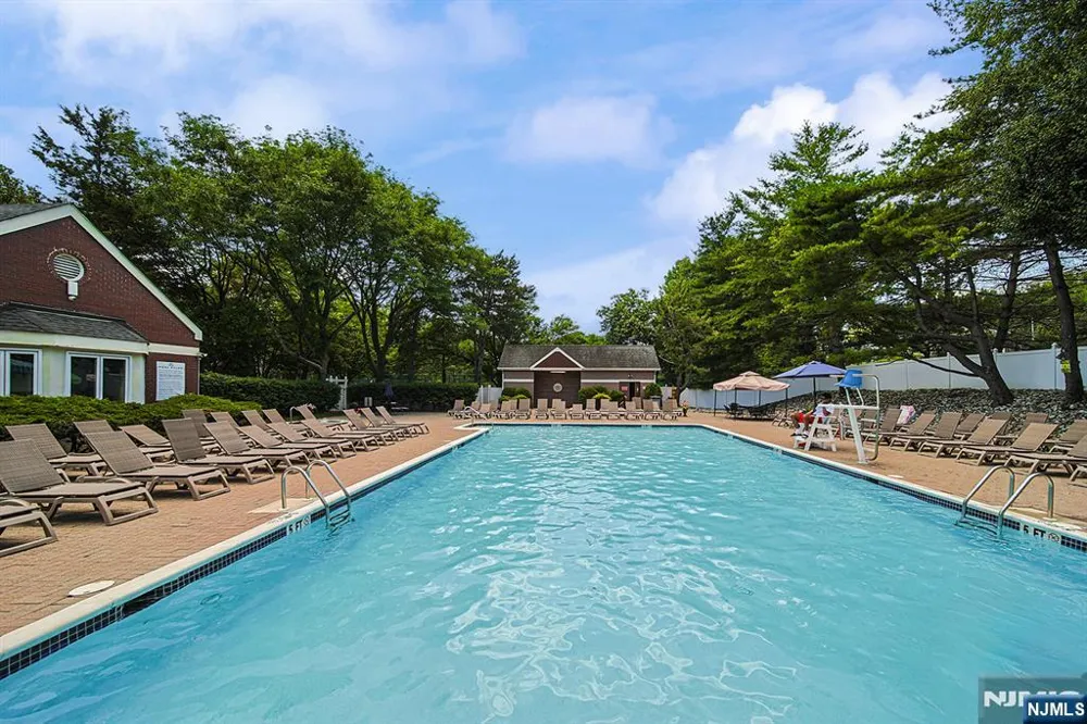 306 Smith Court R306 Edgewater, NJ 07020