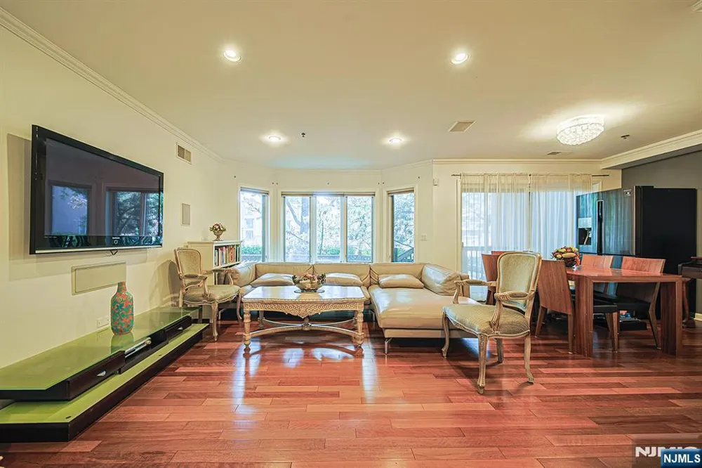 306 Smith Court R306 Edgewater, NJ 07020
