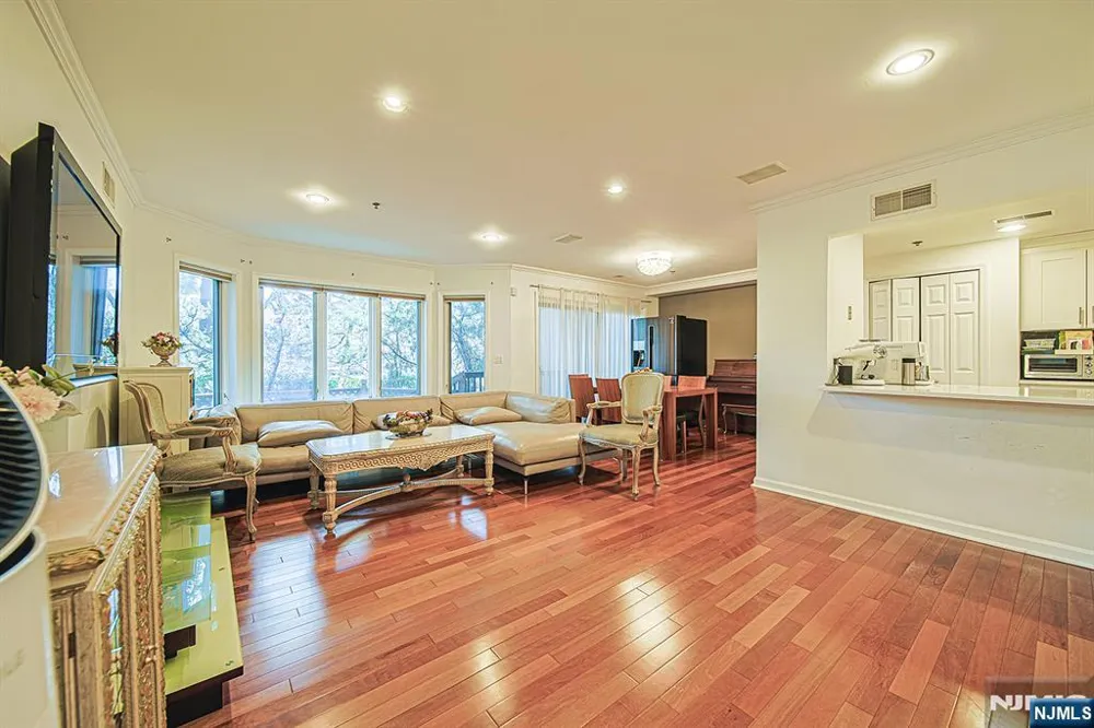 306 Smith Court R306 Edgewater, NJ 07020