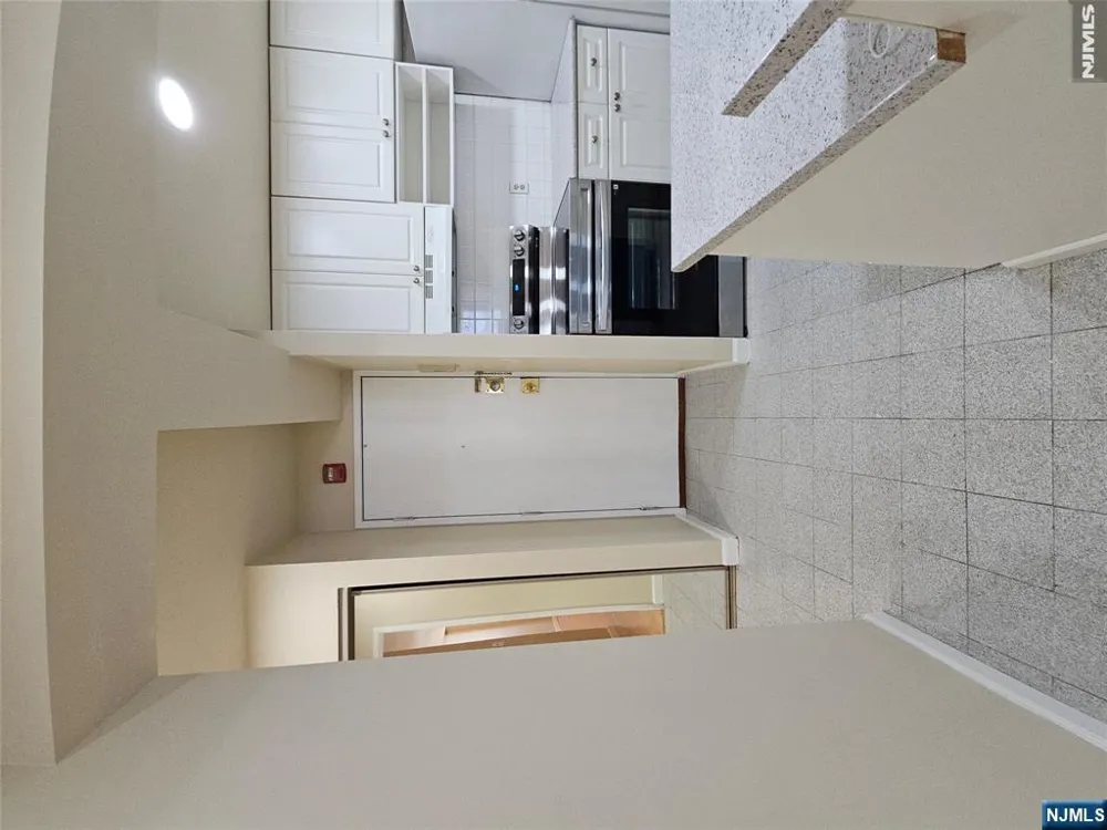 333 Grand Avenue 3M Palisades Park, NJ 07650