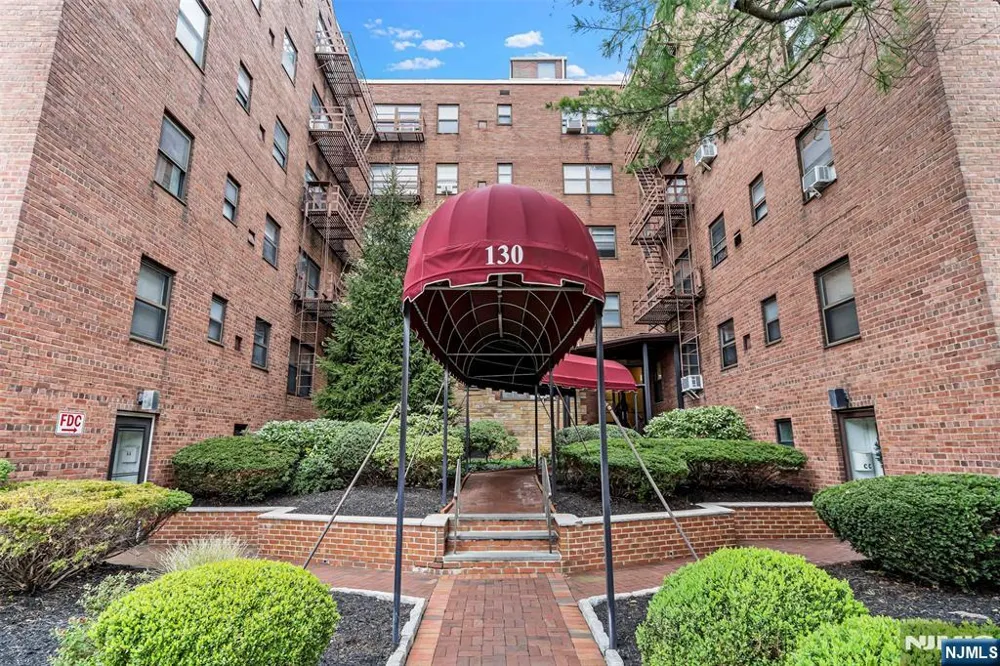 130 Orient Way 4F Rutherford, NJ 07070