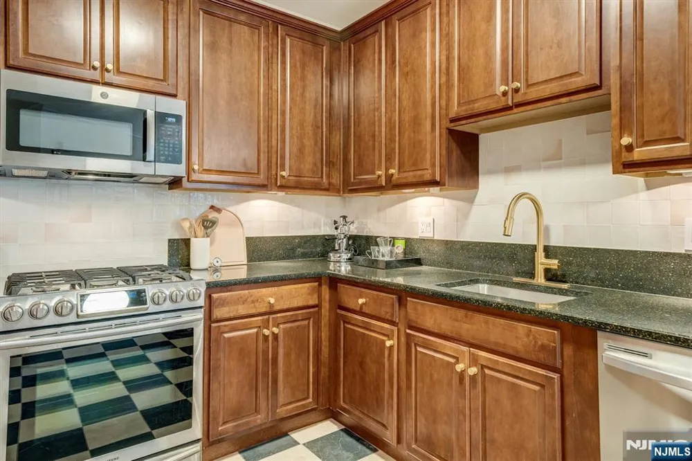 7312 Coventry Court Riverdaleugh, NJ 07457