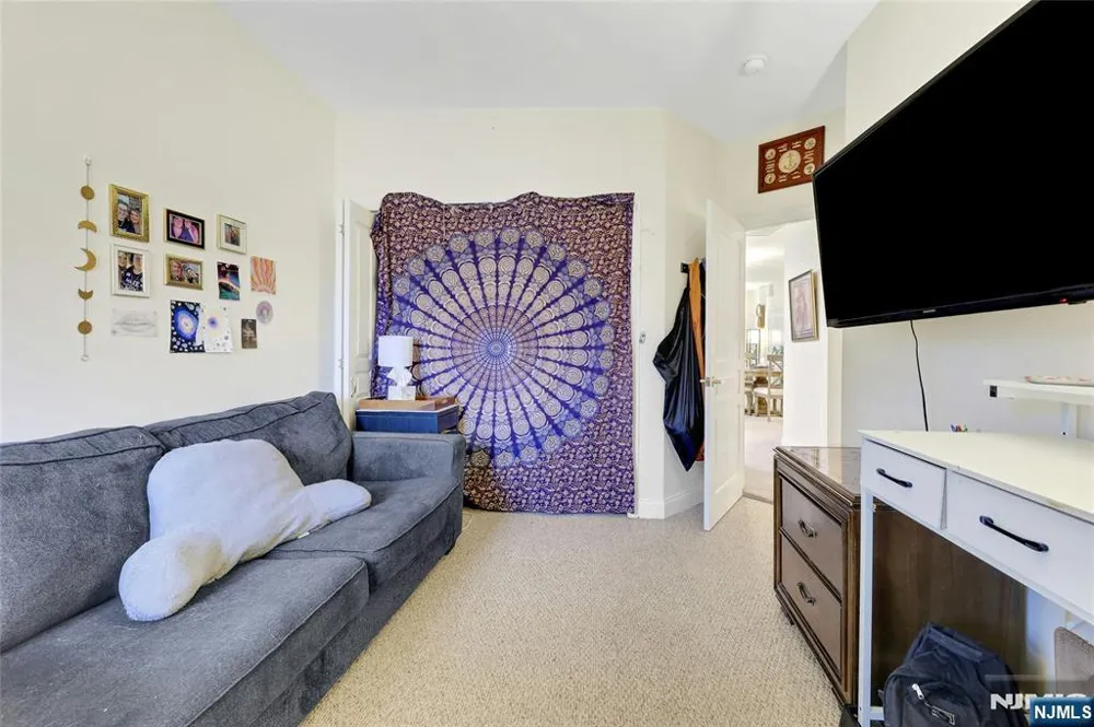 520 Victor Street 8 Saddle Brook, NJ 07663