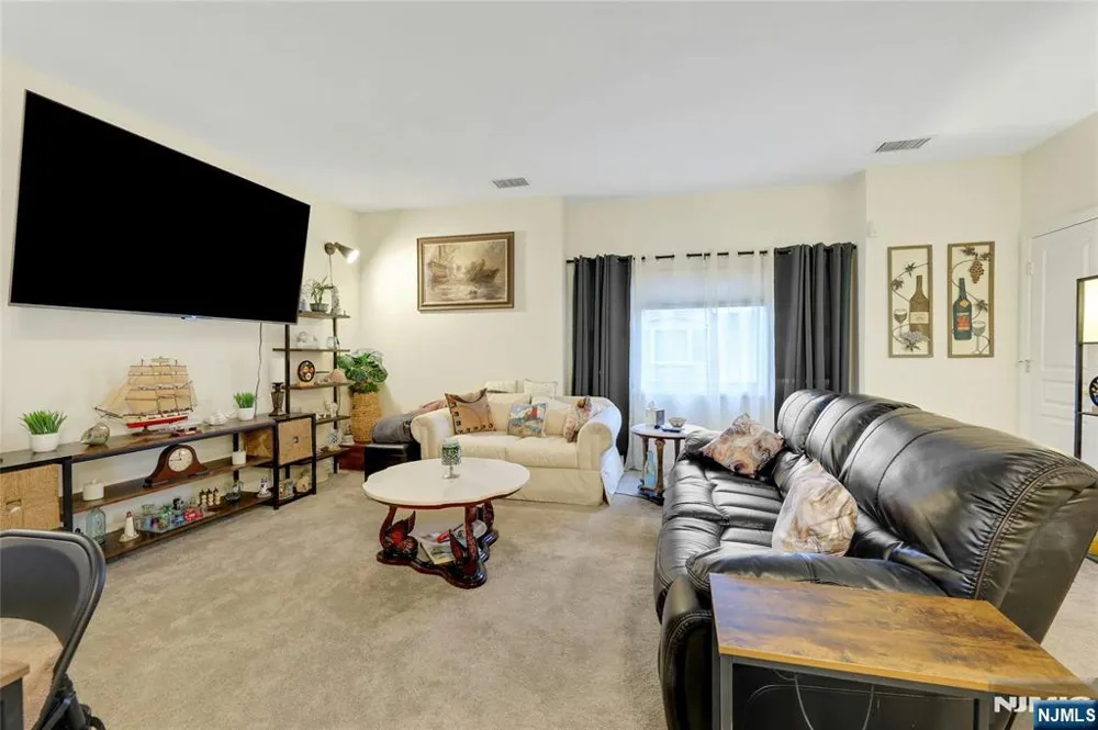 520 Victor Street 8 Saddle Brook, NJ 07663