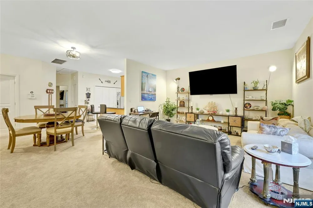 520 Victor Street 8 Saddle Brook, NJ 07663