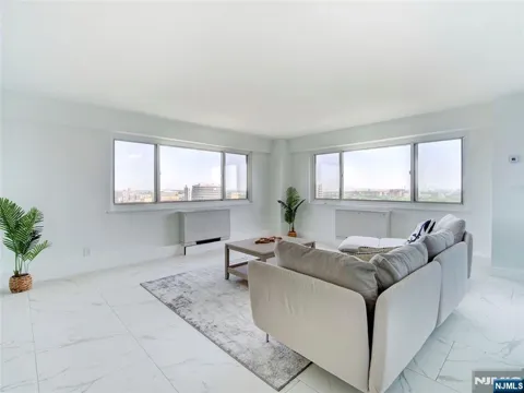377 S Harrison Street 17FF