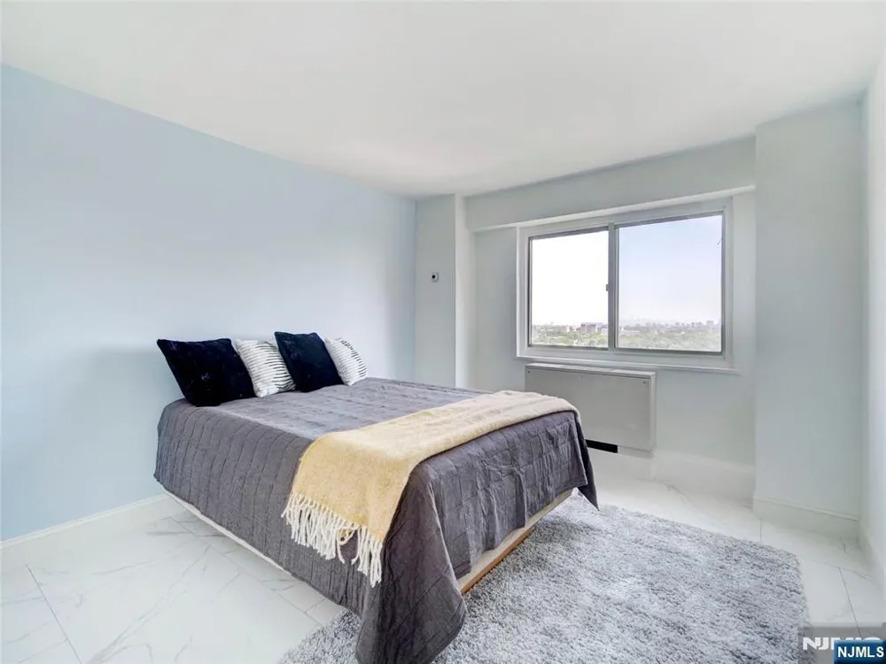 377 S Harrison Street 17FF East Orange, NJ 07018