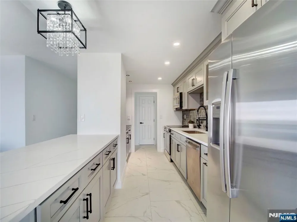 377 S Harrison Street 17FF East Orange, NJ 07018