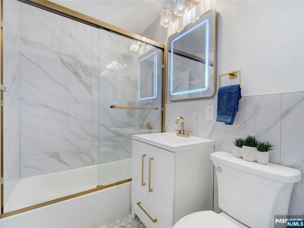 377 S Harrison Street 17F East Orange, NJ 07018