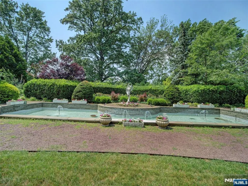 377 S Harrison Street 17F East Orange, NJ 07018