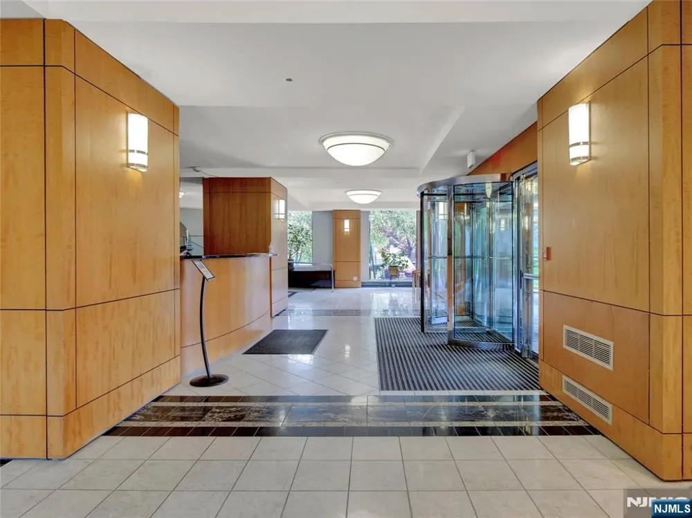377 S Harrison Street 17F East Orange, NJ 07018