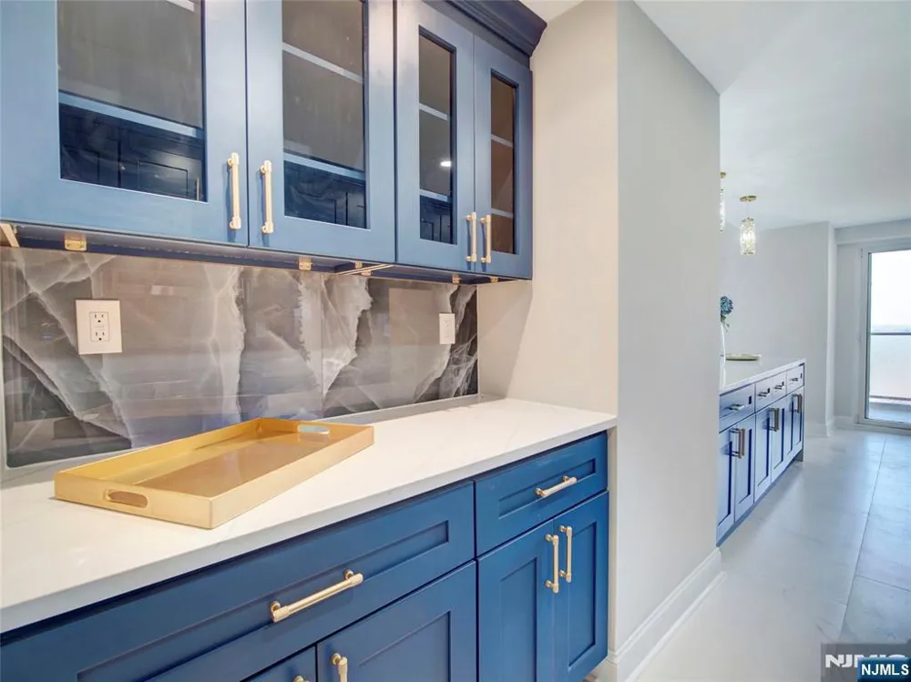 377 S Harrison Street 17F East Orange, NJ 07018