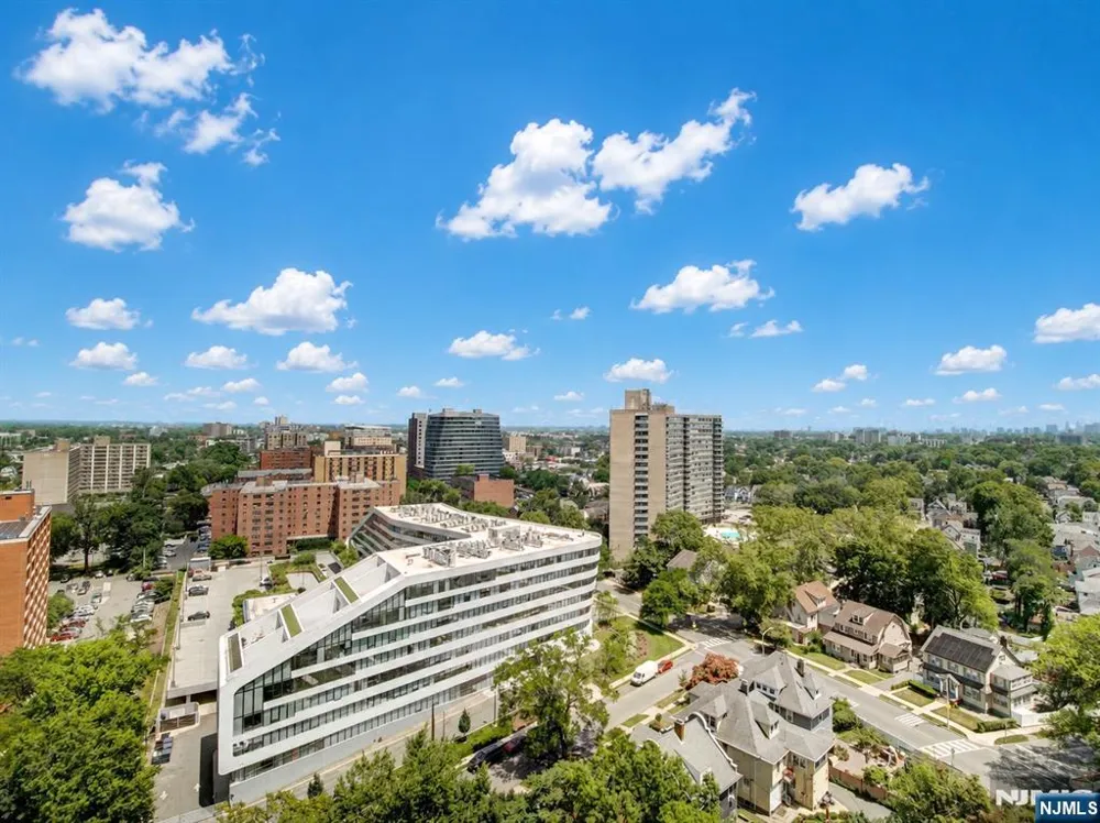 377 S Harrison Street 17F East Orange, NJ 07018