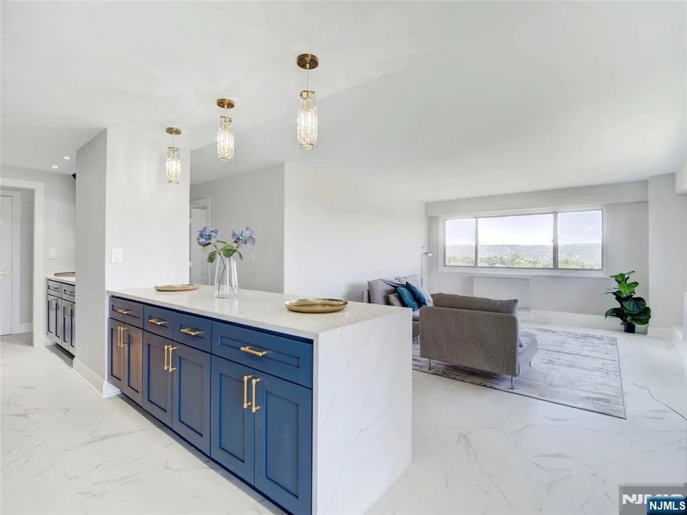 377 S Harrison Street 17F East Orange, NJ 07018