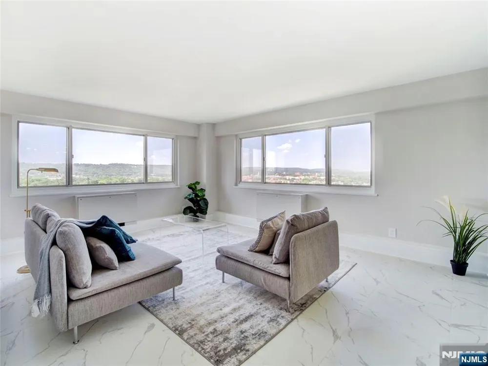 377 S Harrison Street 17F East Orange, NJ 07018