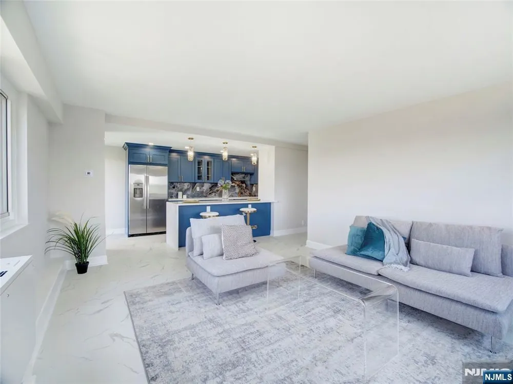 377 S Harrison Street 17F East Orange, NJ 07018