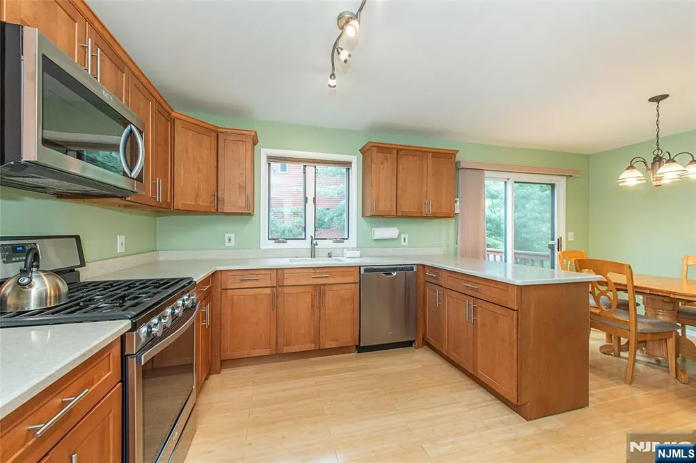 45 Sampson Street 11 Saddle Brook, NJ 07663