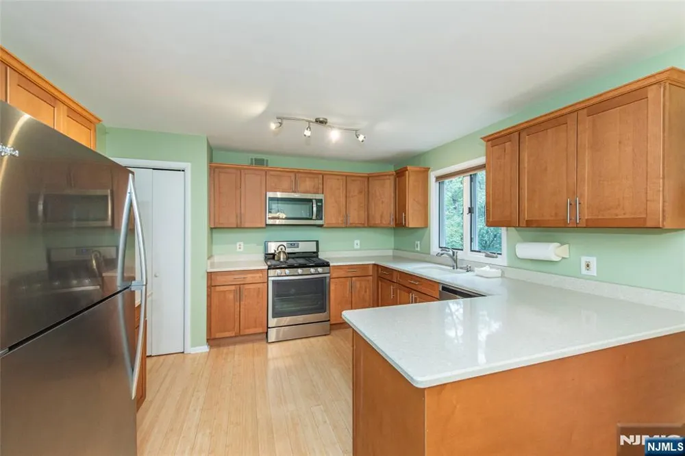 45 Sampson Street 11 Saddle Brook, NJ 07663