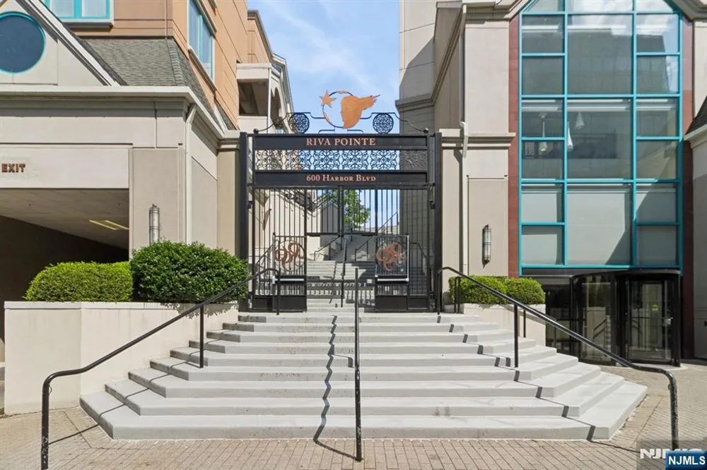 600 Harbor Boulevard 0928 Weehawken, NJ 07086