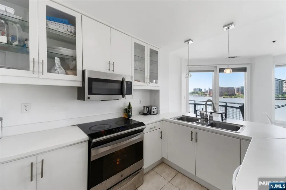 600 Harbor Boulevard 0928 Weehawken, NJ 07086