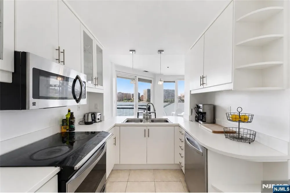 600 Harbor Boulevard 0928 Weehawken, NJ 07086