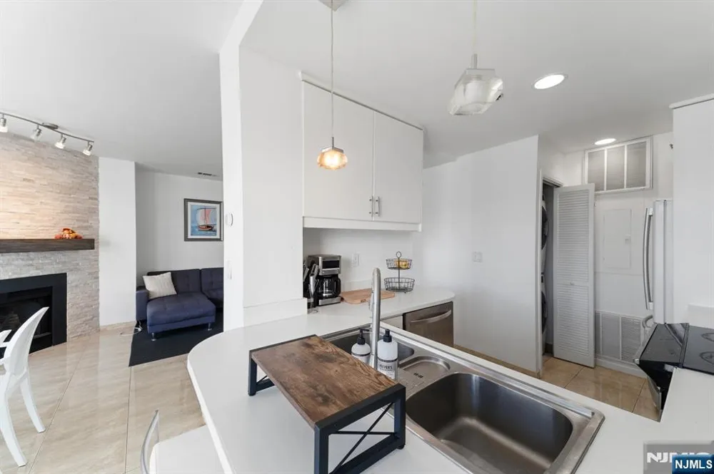 600 Harbor Boulevard 0928 Weehawken, NJ 07086
