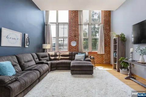 262 Main 203