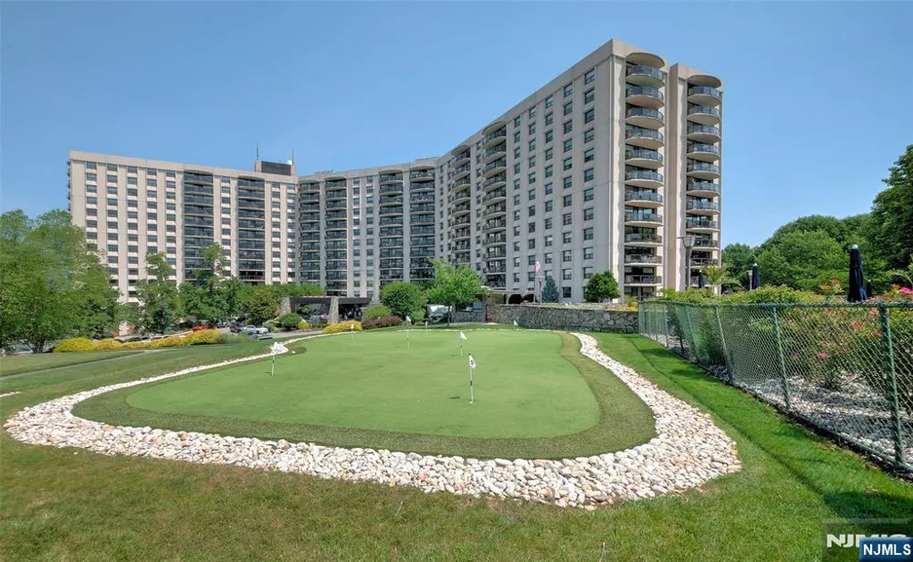 2 Claridge Drive 3MW Verona, NJ 07044