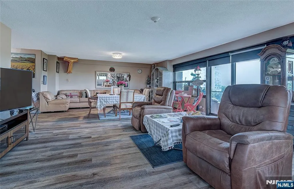 2 Claridge Drive 3MW Verona, NJ 07044