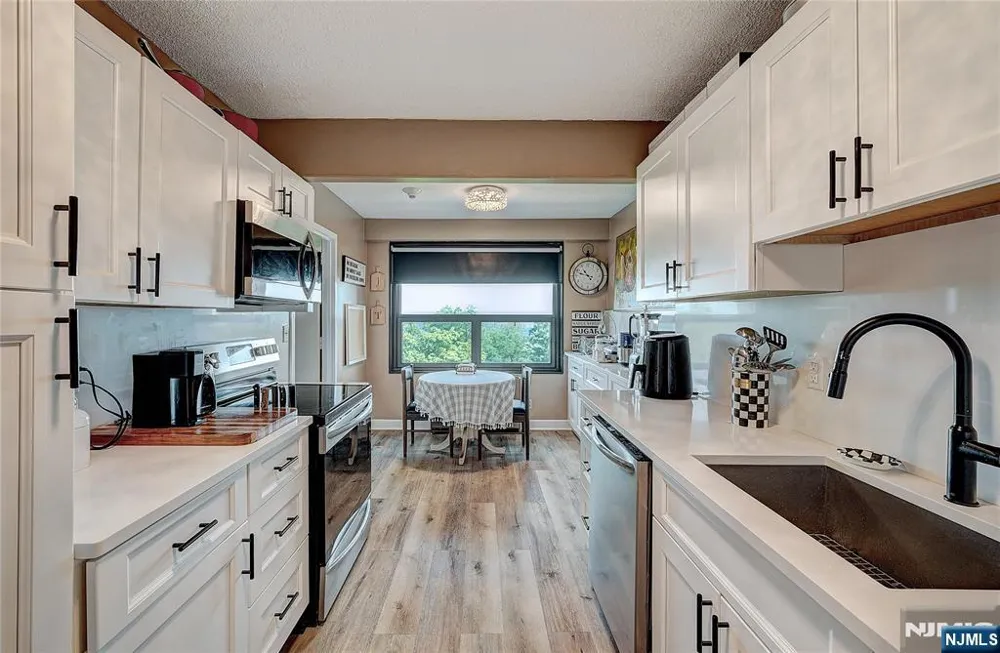 2 Claridge Drive 3MW Verona, NJ 07044