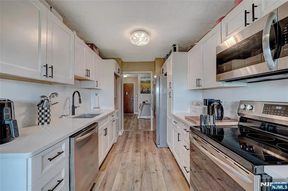 2 Claridge Drive 3MW Verona, NJ 07044
