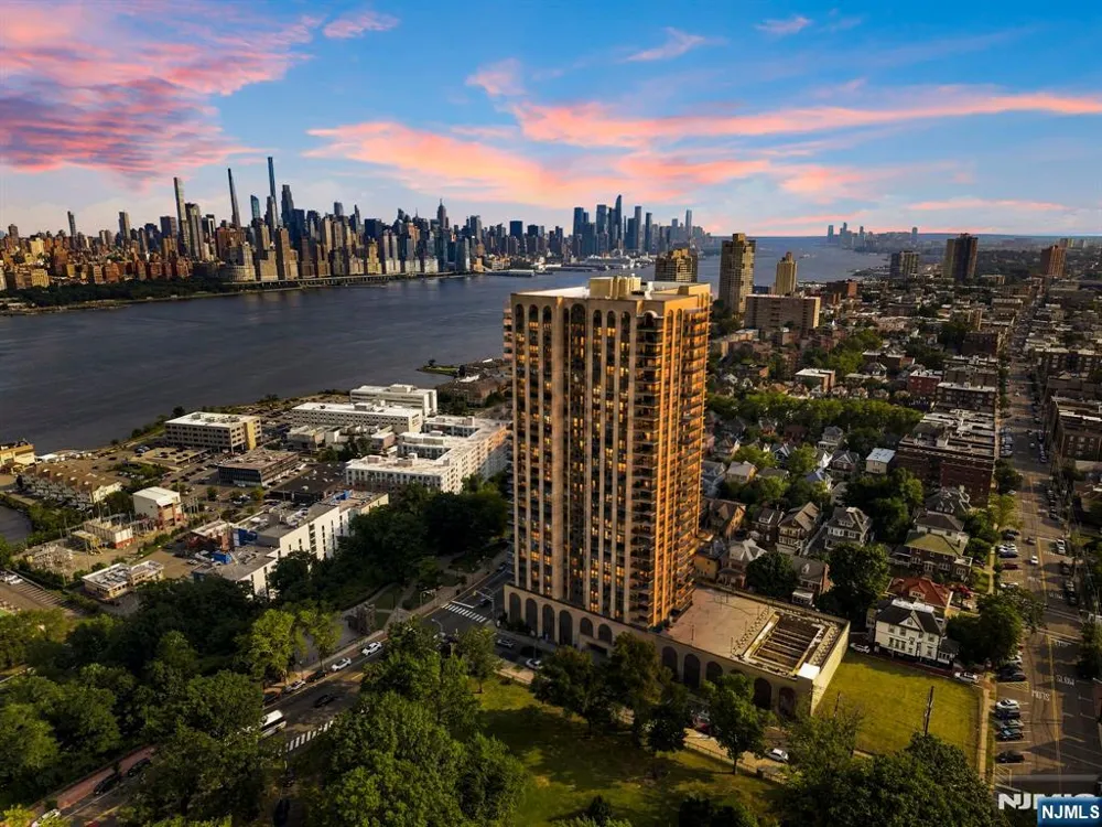 7855 Boulevard East 20F North Bergen, NJ 07047