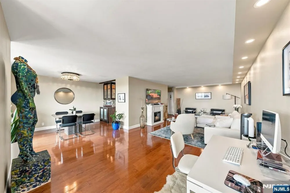 7855 Boulevard East 20F North Bergen, NJ 07047