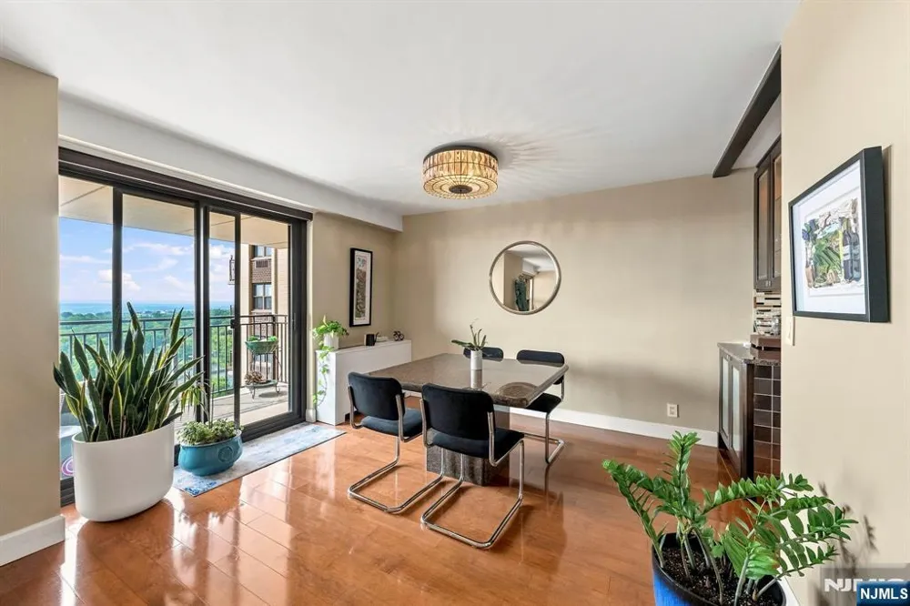 7855 Boulevard East 20F North Bergen, NJ 07047