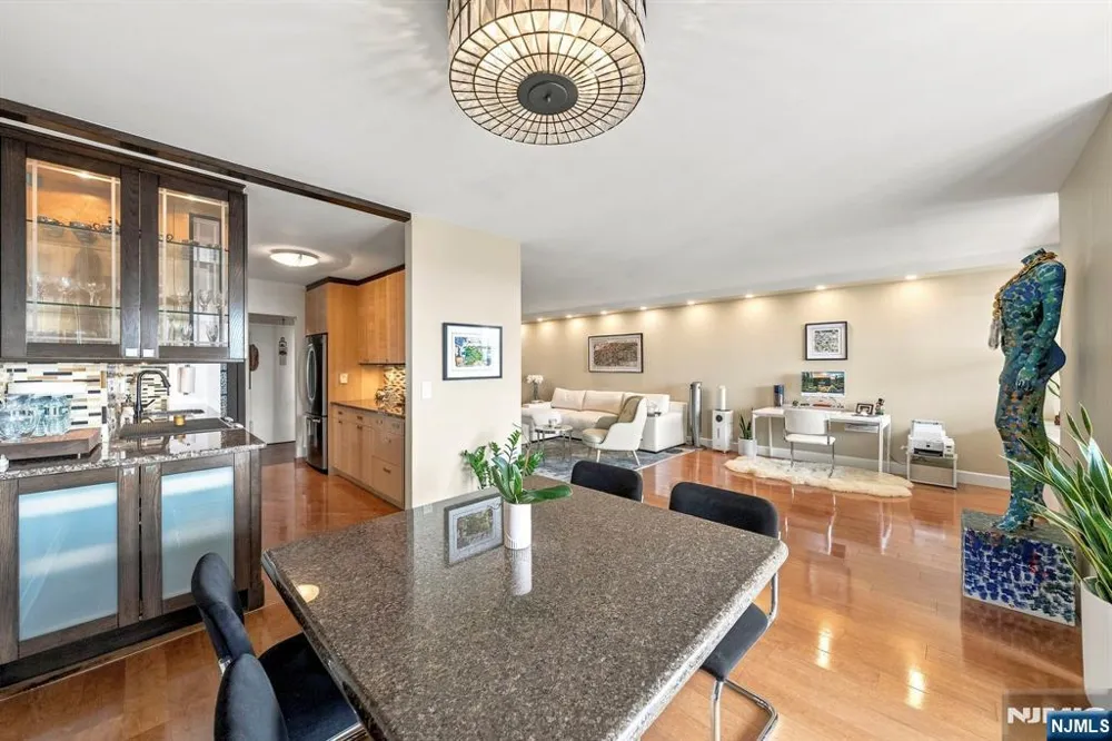 7855 Boulevard East 20F North Bergen, NJ 07047